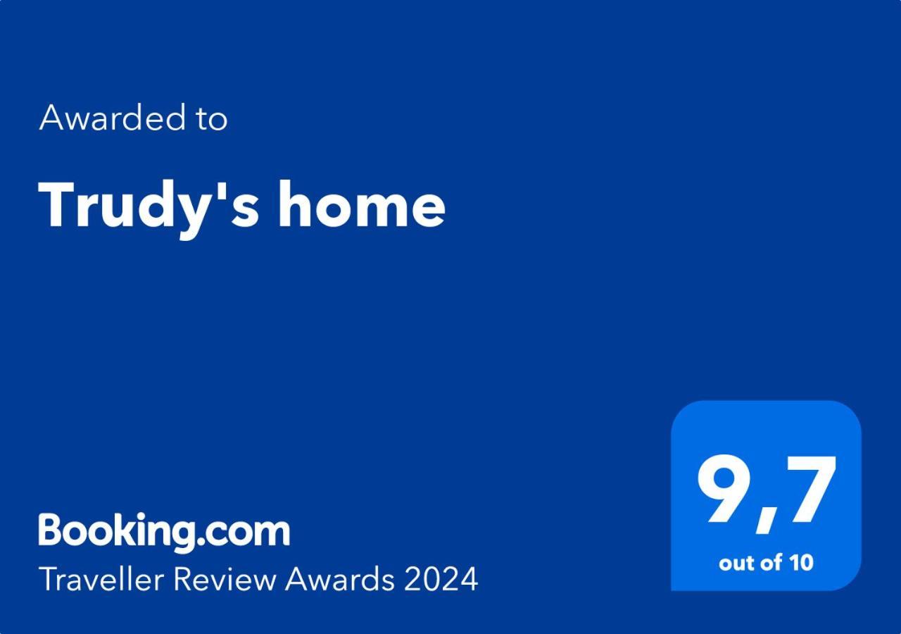 Trudy'S Home オストゥーニ エクステリア 写真